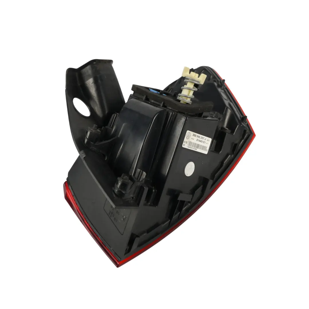 Feu Arrière Gauche pour Volkswagen Passat B8 Estate à propos du numéro de pièce 3G9945207J Volkswagen Passat B8 Estate Feu Arrière Gauche - SKU 3G9945207J - Numéro de pièce 3G9945207J