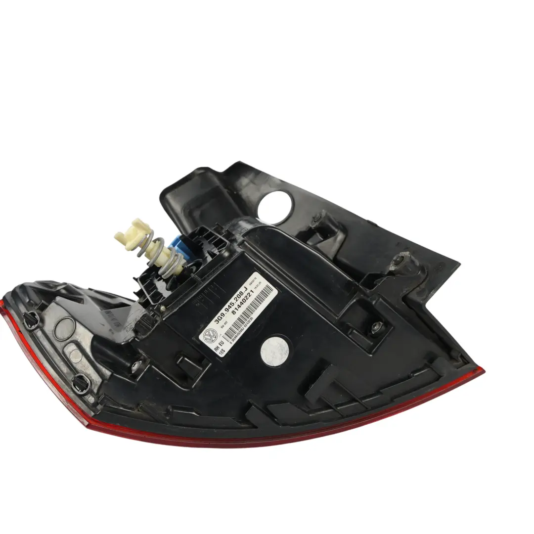 Tail Light Rear Lamp Outer Right O/S to Volkswagen Passat B8 with Part number 3G9945208J Volkswagen Passat B8 Tail Light Rear Lamp Outer Right O/S - SKU 3G9945208J - Part number 3G9945208J