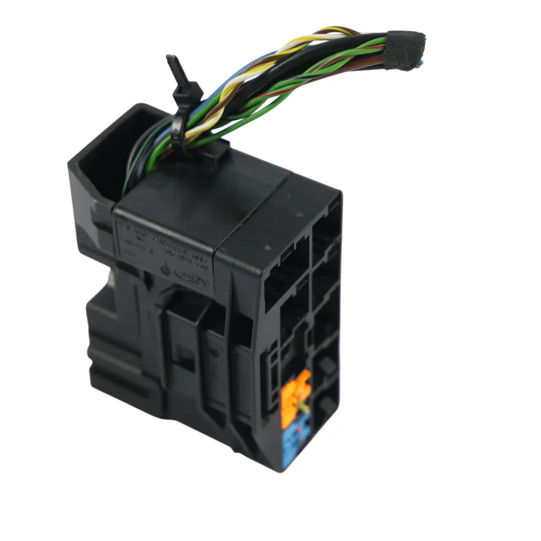 Connector Left Right N/O/S to Land Rover Discovery 3 L319 Seat with Part number 3M5T-14489-DNA Land Rover Discovery 3 L319 Seat Connector Left Right N/O/S - SKU 3M5T-14489-DNA - Part number 3M5T-14489-DNA