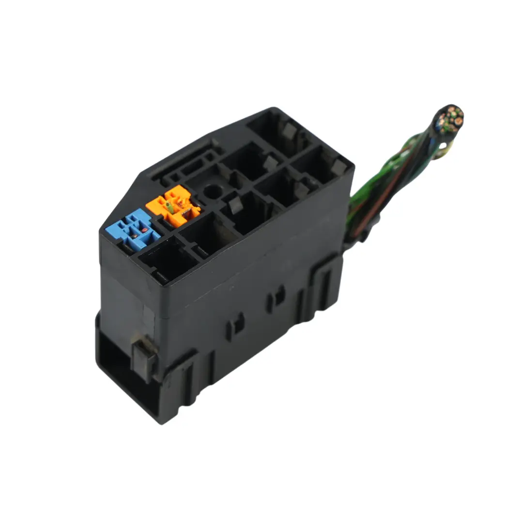 Connector Left Right N/O/S to Land Rover Discovery 3 L319 Seat with Part number 3M5T-14489-DNA Land Rover Discovery 3 L319 Seat Connector Left Right N/O/S - SKU 3M5T-14489-DNA - Part number 3M5T-14489-DNA