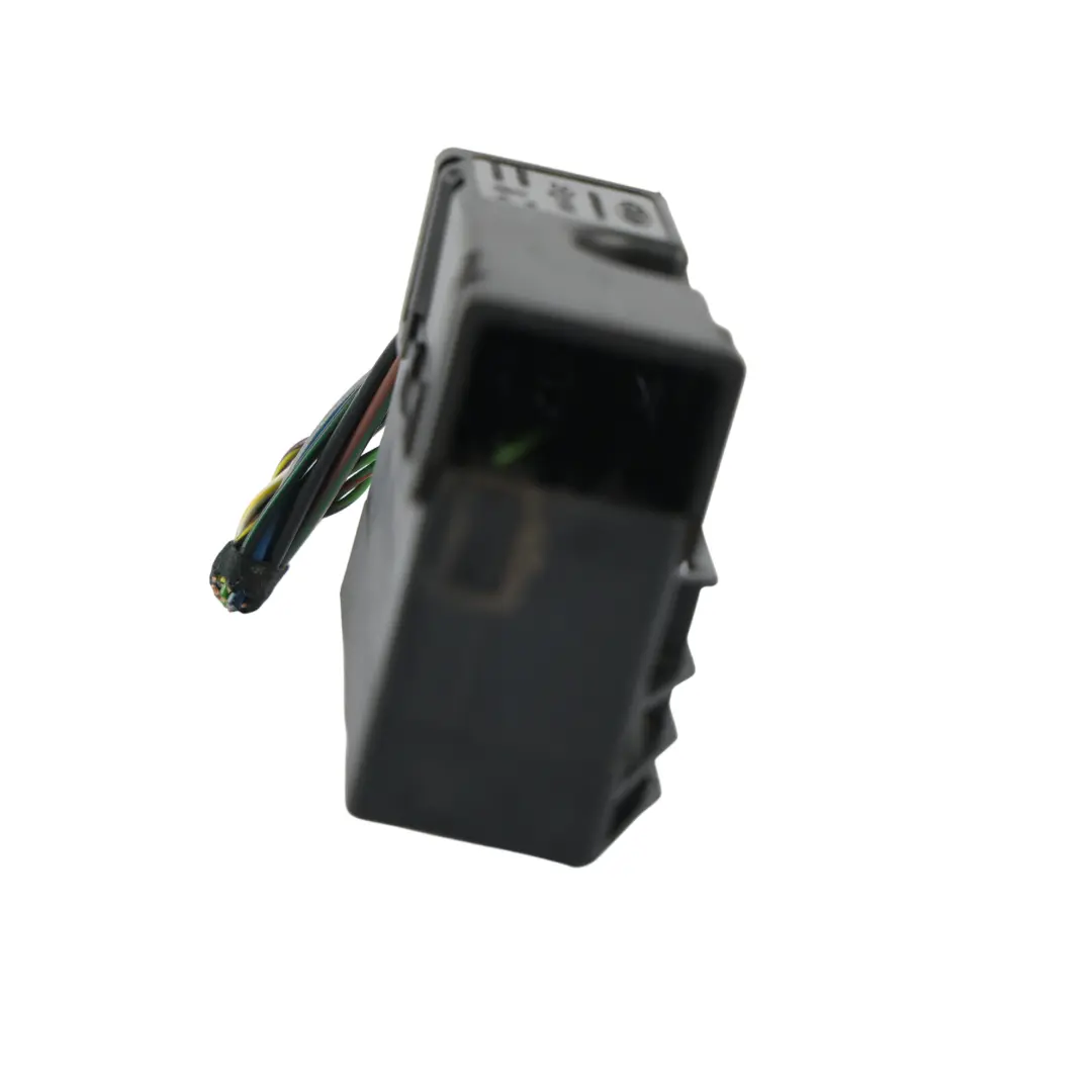 Connector Left Right N/O/S to Land Rover Discovery 3 L319 Seat with Part number 3M5T-14489-DNA Land Rover Discovery 3 L319 Seat Connector Left Right N/O/S - SKU 3M5T-14489-DNA - Part number 3M5T-14489-DNA