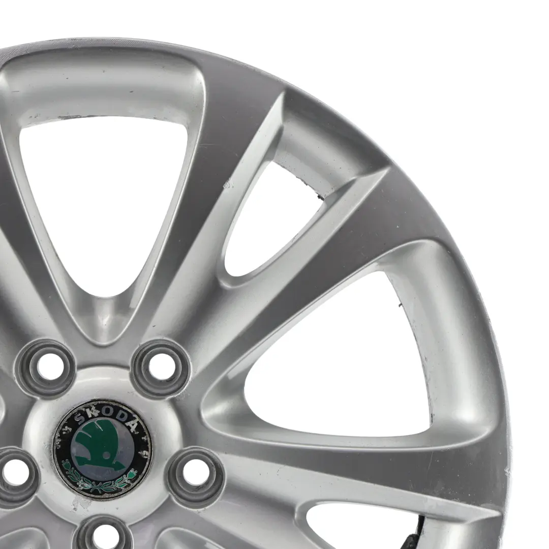 Mk2 Jante Alliage Argent 17" 7,5J ET:49 5 Double Rayon pour Skoda Superb à propos du numéro de pièce 3T0601025D Skoda Superb Mk2 Jante Alliage Argent 17" 7,5J ET:49 5 Double Rayon - SKU 3T0601025D-1 - Numéro de pièce 3T0601025D