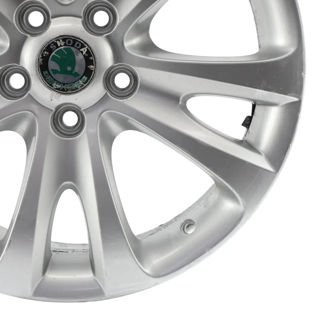 MK2 Cerchione Lega Argento 17" 7,5J ET:49 5 Doppia Razza per Skoda Superb con numero di parte 3T0601025D Skoda Superb MK2 Cerchione Lega Argento 17" 7,5J ET:49 5 Doppia Razza - SKU 3T0601025D-1 - Numero di parte 3T0601025D