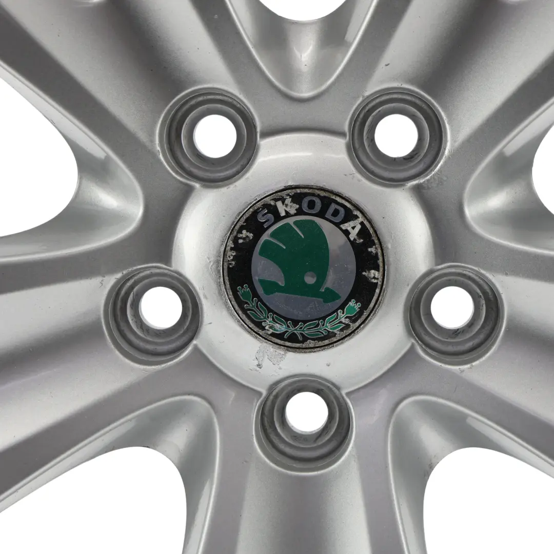 Mk2 Jante Alliage Argent 17" 7,5J ET:49 5 Double Rayon pour Skoda Superb à propos du numéro de pièce 3T0601025D Skoda Superb Mk2 Jante Alliage Argent 17" 7,5J ET:49 5 Double Rayon - SKU 3T0601025D-1 - Numéro de pièce 3T0601025D