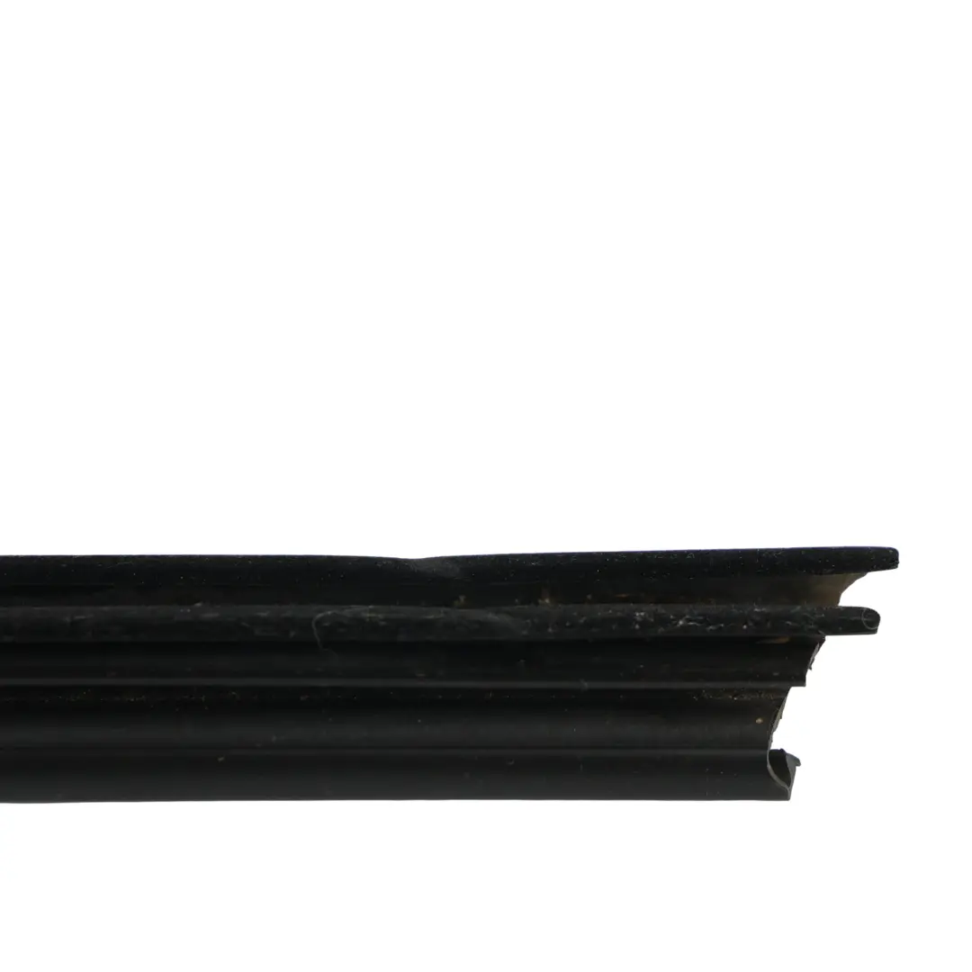 3T Junta Goma Ventana Puerta Delantero Izquierdo para Skoda Superb B6 con número de pieza 3T0837479 Skoda Superb B6 3T Junta Goma Ventana Puerta Delantero Izquierdo - SKU 3T0837479 - Número de pieza 3T0837479