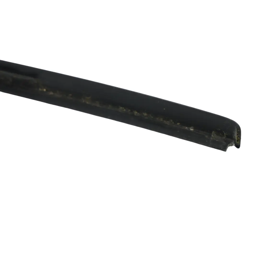 Moldura Parabrisas Deflector Agua Derecho para Skoda Superb B6 con número de pieza 3T0854328 Skoda Superb B6 Moldura Parabrisas Deflector Agua Derecho - SKU 3T0854328 - Número de pieza 3T0854328