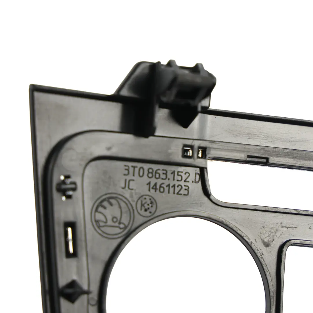 3T Panel Control Climatizador Marco Moldura Negro para Skoda Superb B6 con número de pieza 3T0863152D Skoda Superb B6 3T Panel Control Climatizador Marco Moldura Negro - SKU 3T0863152D - Número de pieza 3T0863152D