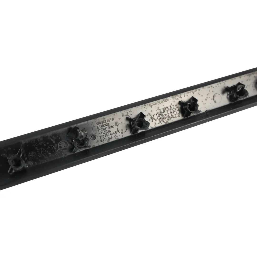 MK3 Moldura Puerta Trasera Derecha para Skoda Superb B6 con número de pieza 3T0867440E Skoda Superb B6 MK3 Moldura Puerta Trasera Derecha - SKU 3T0867440E - Número de pieza 3T0867440E