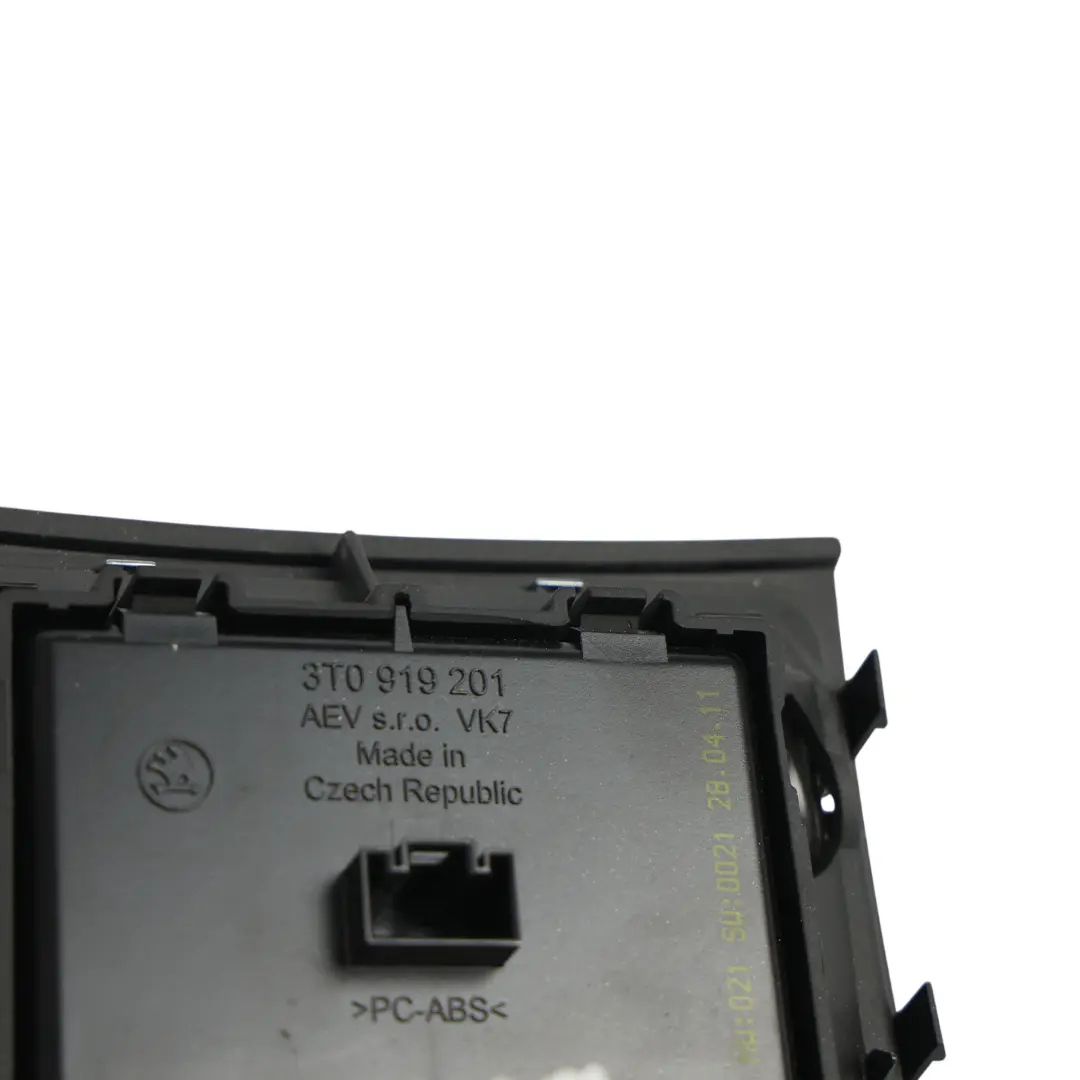 Skoda Superb B6 3T Consola Trasera Puerto Cargador 12V Display - SKU 3T0919201 - Número de pieza 3T0919201