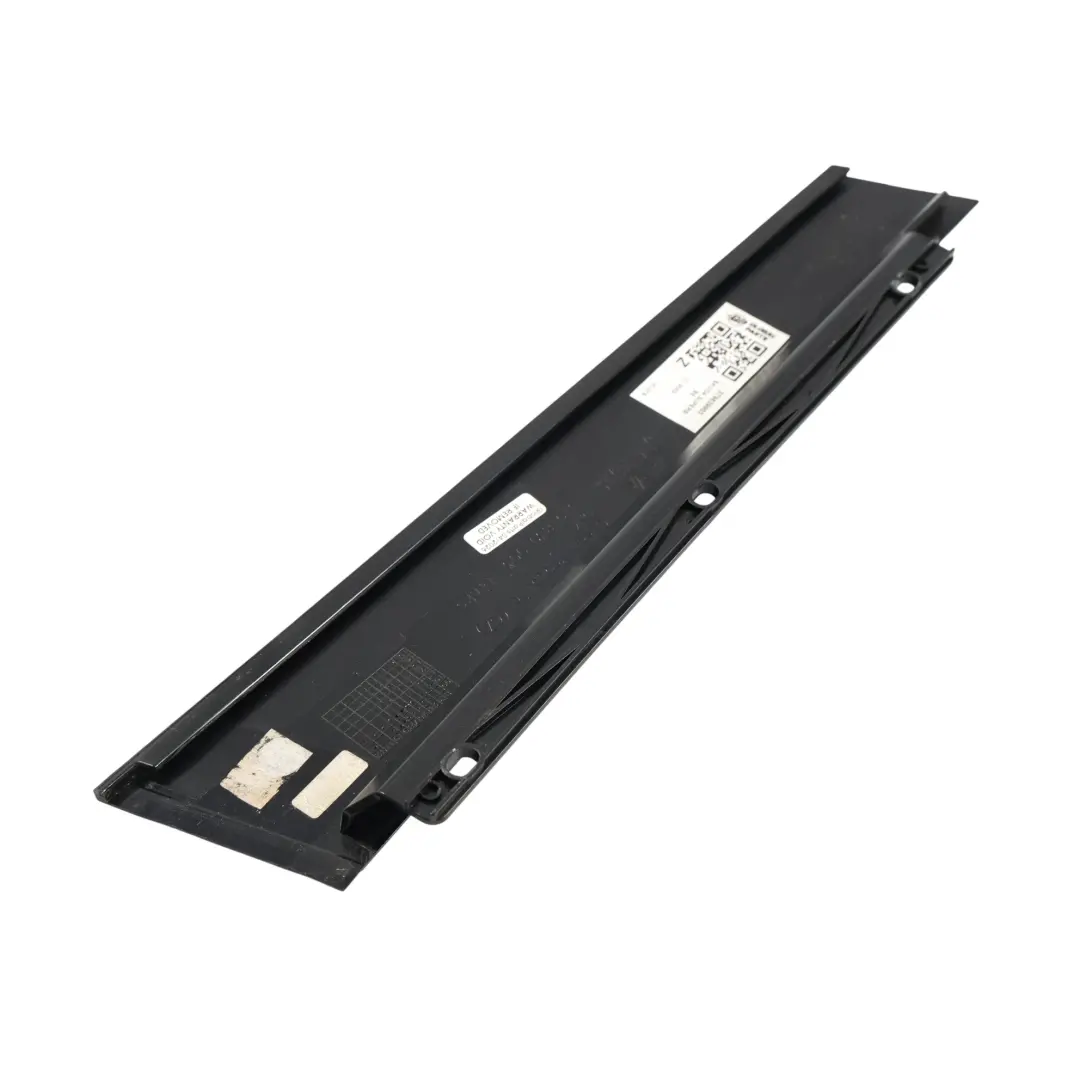 3T Moldura Panel Pilar C Izquierdo para Skoda Superb B6 con número de pieza 3T9839903 Skoda Superb B6 3T Moldura Panel Pilar C Izquierdo - SKU 3T9839903 - Número de pieza 3T9839903