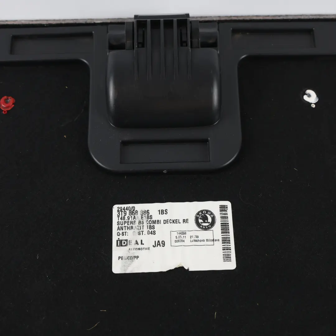 Skoda Superb B6 3T Coffre Garniture Couvercle Droit - SKU 3T9868886 - Numéro de pièce 3T9868886