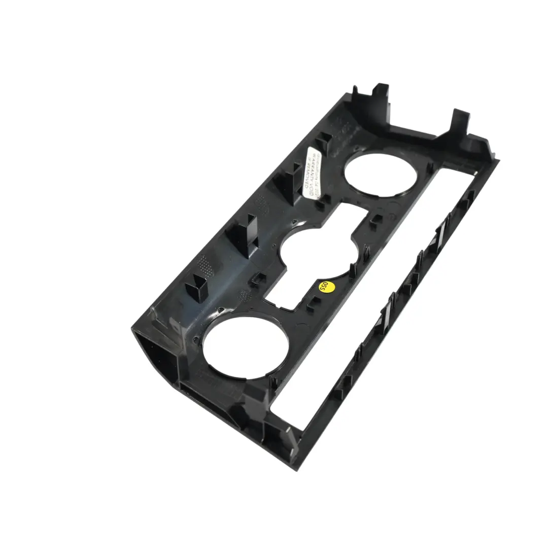 Mk3 Ramka Panelu Klimatyzacji Czarny Połysk do Skoda Superb o numerze 3V0820075A Skoda Superb Mk3 Ramka Panelu Klimatyzacji Czarny Połysk - SKU 3V0820075A - Numer Części 3V0820075A