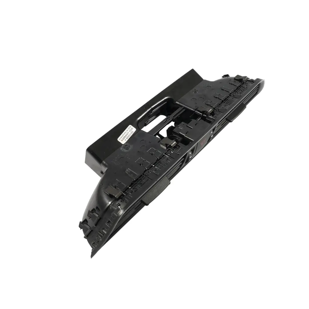 3V Kratka Nawiewu Konsoli Z Przyciskiem Awaryjnym do Skoda Superb o numerze 3V0820951D Skoda Superb 3V Kratka Nawiewu Konsoli Z Przyciskiem Awaryjnym - SKU 3V0820951D - Numer Części 3V0820951D