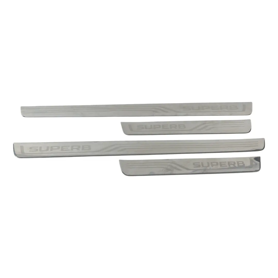 MK3 Modanatura Ingresso Porta Anteriore Posteriore Set per Skoda Superb con numero di parte 3V0853813D Skoda Superb MK3 Modanatura Ingresso Porta Anteriore Posteriore Set - SKU 3V0853813D - Numero di parte 3V0853813D