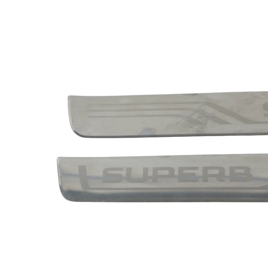 Skoda Superb MK3 Moldura Puerta Delantero Trasero Izq Der SET - SKU 3V0853813D - Número de pieza 3V0853813D