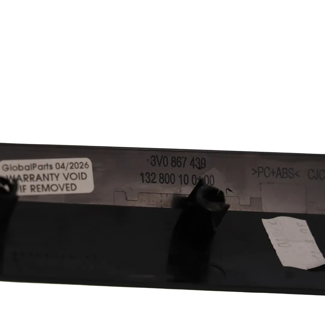 3V Listwa Boczka Drzwi Przednia Lewy Przód do Skoda Superb o numerze 3V0867439 Skoda Superb 3V Listwa Boczka Drzwi Przednia Lewy Przód - SKU 3V0867439 - Numer Części 3V0867439