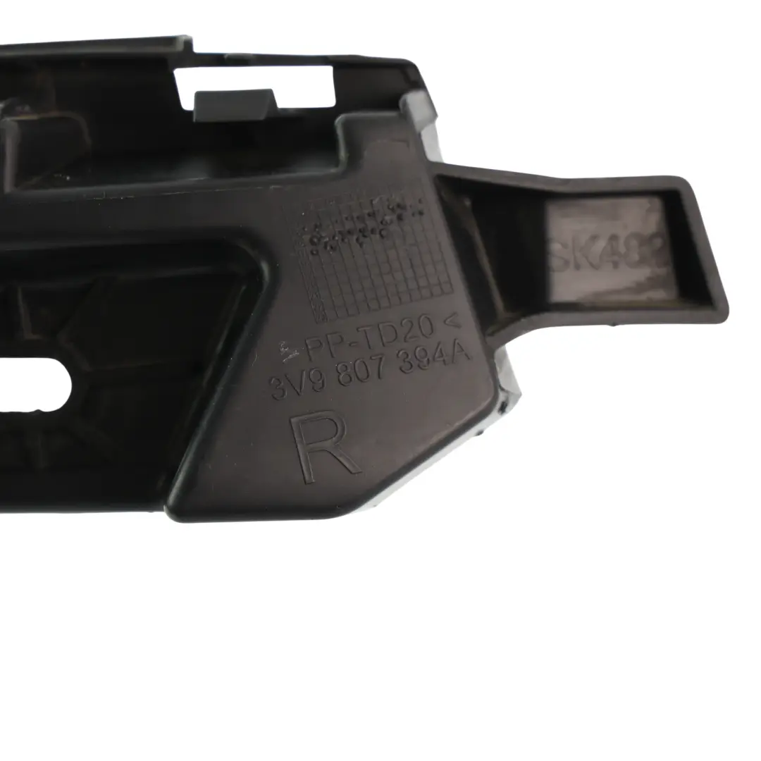 MK3 Ślizg Mocowanie Zderzaka Tylny Prawy do Skoda Superb o numerze 3V9807394A Skoda Superb MK3 Ślizg Mocowanie Zderzaka Tylny Prawy - SKU 3V9807394A - Numer Części 3V9807394A