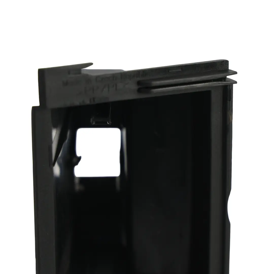 MK3 Estate Trasero Portón Maletero Tapa Cerradura para Skoda Superb con número de pieza 3V9827520 Skoda Superb MK3 Estate Trasero Portón Maletero Tapa Cerradura - SKU 3V9827520 - Número de pieza 3V9827520