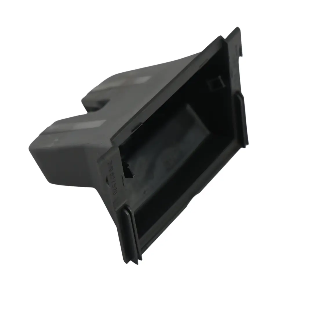 MK3 Break Arrière Hayon Serrure Cache Garniture pour Skoda Superb à propos du numéro de pièce 3V9827520 Skoda Superb MK3 Break Arrière Hayon Serrure Cache Garniture - SKU 3V9827520 - Numéro de pièce 3V9827520