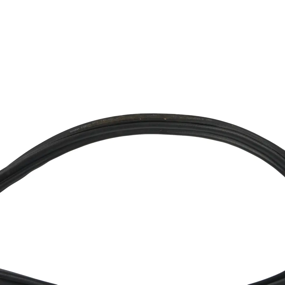 Skoda Superb 3V Guarnizione Gomma Portellone Bagagliaio Posteriore - SKU 3V9827705C - Numero di parte 3V9827705C
