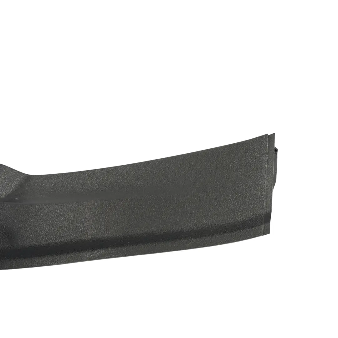 Skoda Superb 3V Protection Seuil Coffre Garniture Inférieure Droite - SKU 3V9868224A - Numéro de pièce 3V9868224A