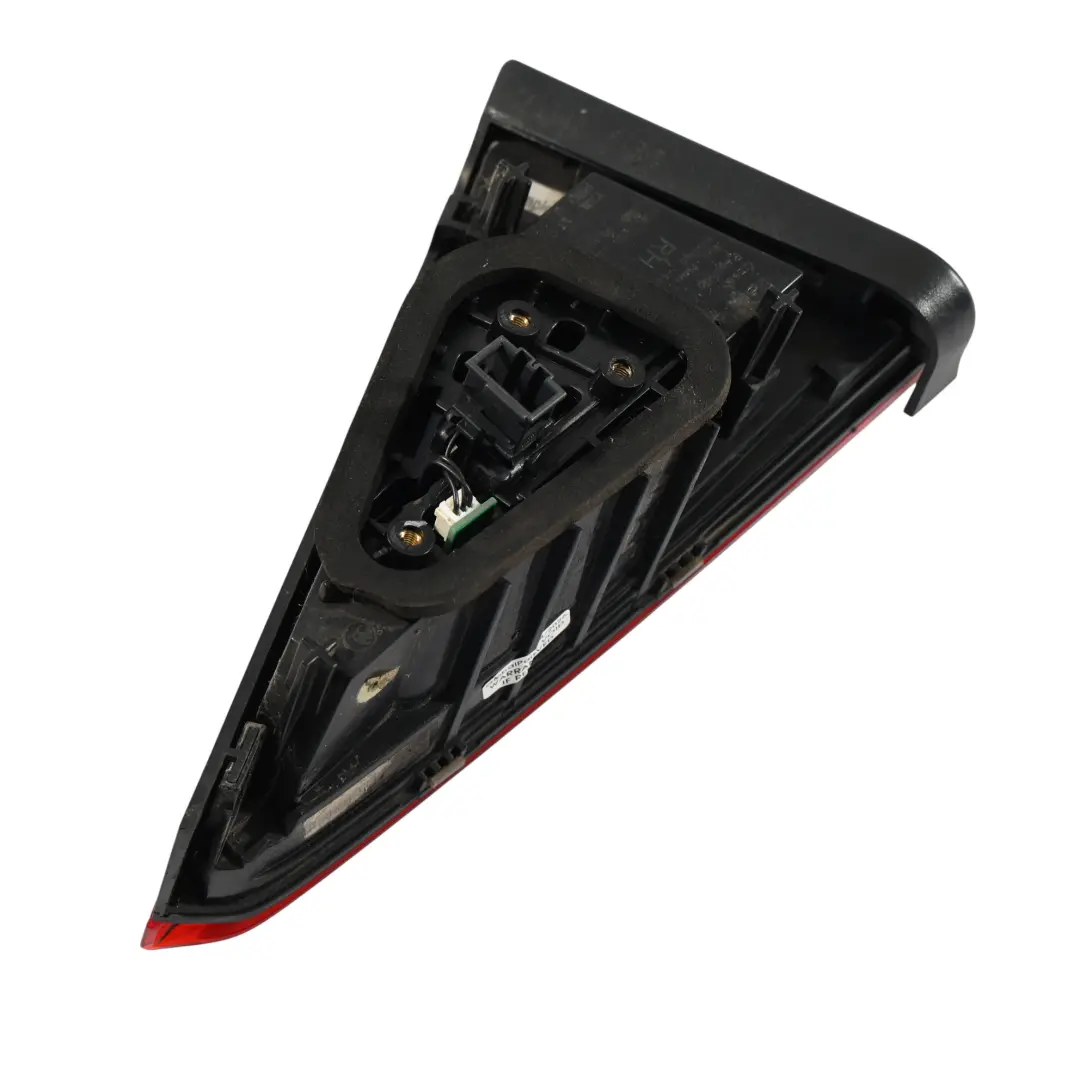 3V LED Lampa Tylna Wewnętrzna Prawa do Skoda Superb o numerze 3V9945308C Skoda Superb 3V LED Lampa Tylna Wewnętrzna Prawa - SKU 3V9945308C - Numer Części 3V9945308C