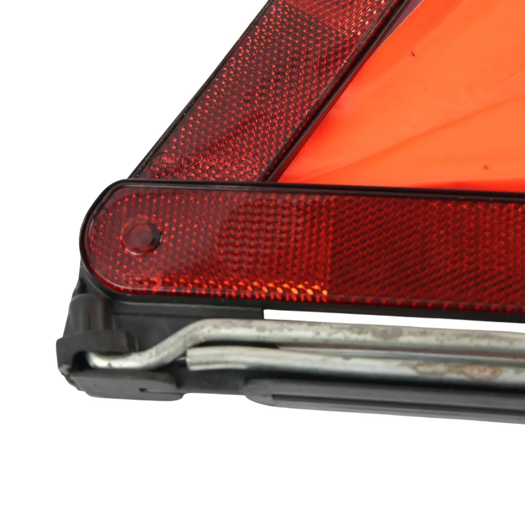 Triangle Avertissement Urgence pour Volkswagen Audi Seat Skoda à propos du numéro de pièce 4B9860251A Volkswagen Audi Seat Skoda Triangle Avertissement Urgence - SKU 4B9860251A - Numéro de pièce 4B9860251A