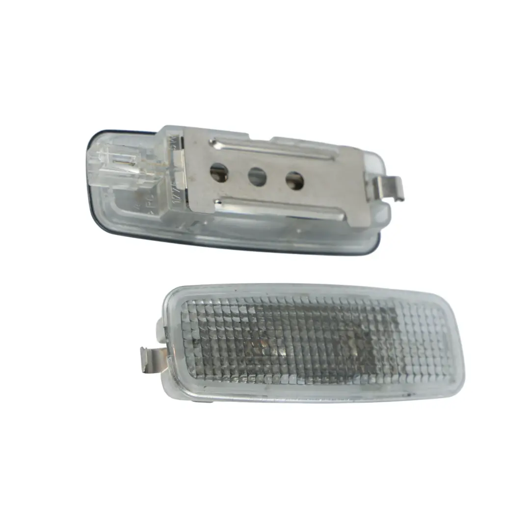 Innenleuchte Sonnenblende Lampe Links Rechts Set 2 Stück für Audi TTS 8J mit Teilenummer 4D0947105A Audi TTS 8J Innenleuchte Sonnenblende Lampe Links Rechts Set 2 Stück - SKU 4D0947105A-1 - Teilenummer 4D0947105A