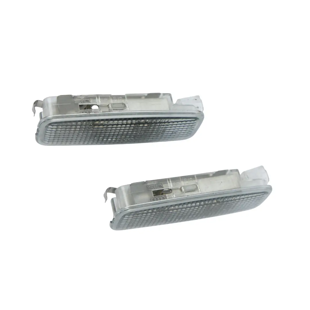 Luce Interna Parasole Sinistra Destra Set Di 2 per Audi TTS 8J con numero di parte 4D0947105A Audi TTS 8J Luce Interna Parasole Sinistra Destra Set Di 2 - SKU 4D0947105A-1 - Numero di parte 4D0947105A
