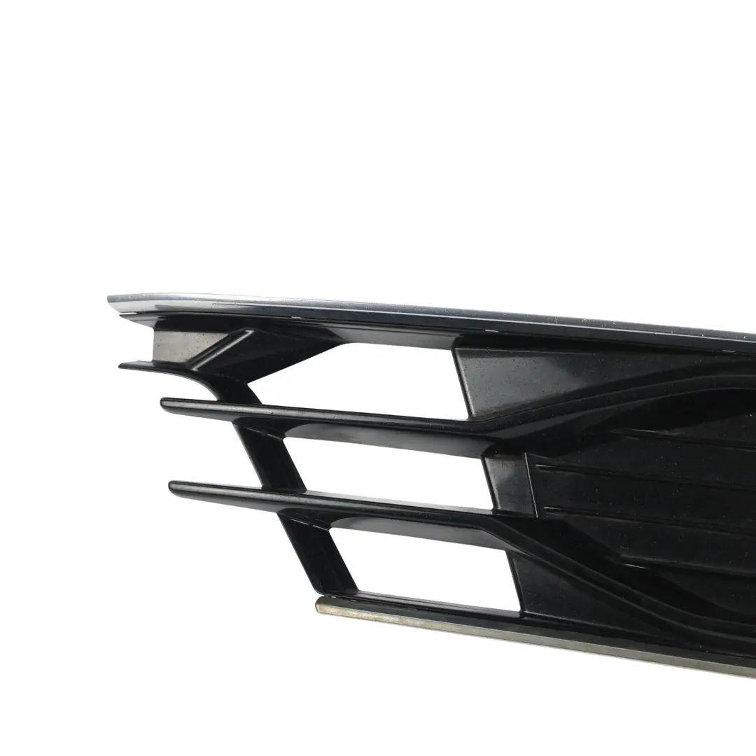 Kratka Atrapa Zderzaka Przedniego Prawy Przód do Audi A6 C7 o numerze 4G0807682AD Audi A6 C7 Kratka Atrapa Zderzaka Przedniego Prawy Przód - SKU 4G0807682AD - Numer Części 4G0807682AD