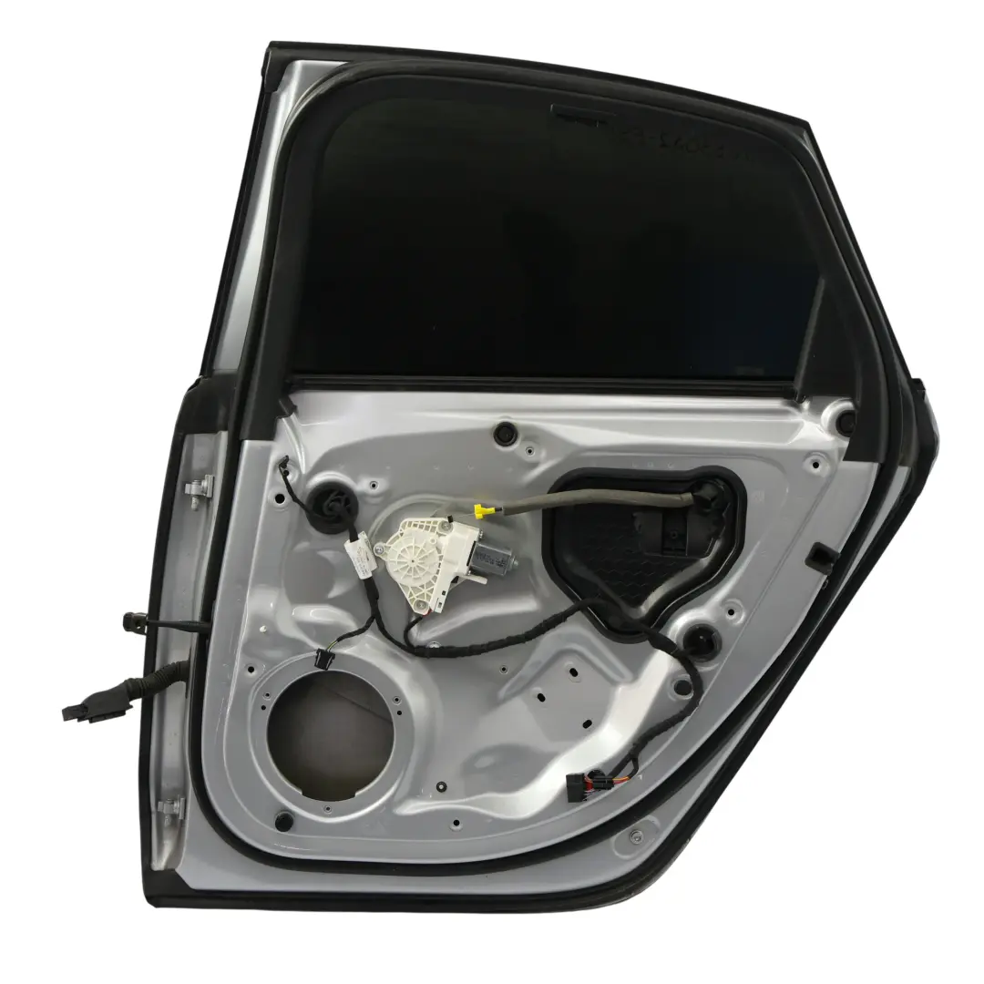 Pannello Copertura Porta Posteriore Destro Argento Metallizzato Z7G per Audi A6 C7 con numero di parte 4G5833052 Audi A6 C7 Pannello Copertura Porta Posteriore Destro Argento Metallizzato Z7G - SKU 4G5833052-FSI - Numero di parte 4G5833052