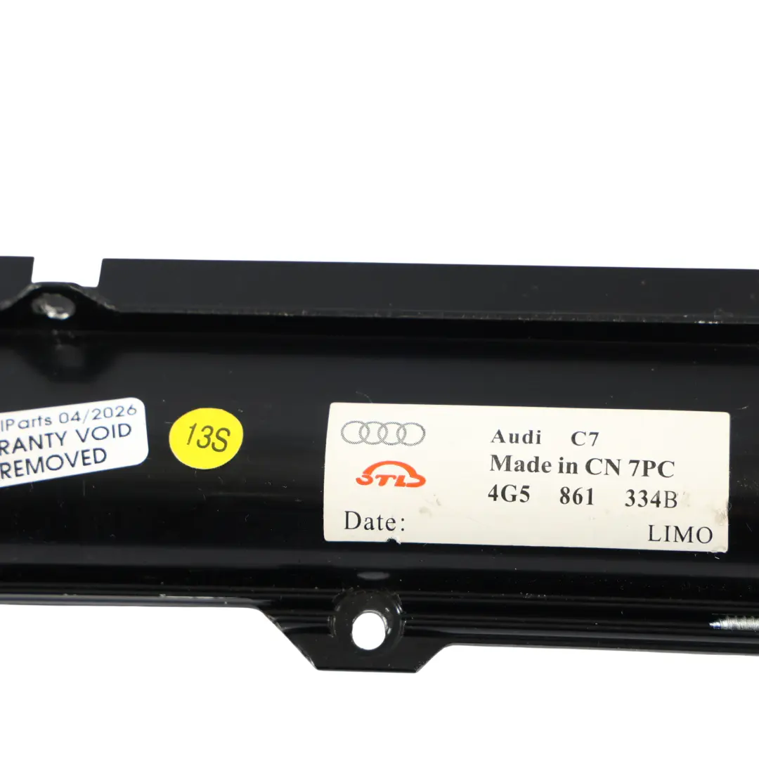 Couvre Store Vitre Porte Droite Noir pour Audi A6 C7 à propos du numéro de pièce 4G5861334B Audi A6 C7 Couvre Store Vitre Porte Droite Noir - SKU 4G5861334B - Numéro de pièce 4G5861334B