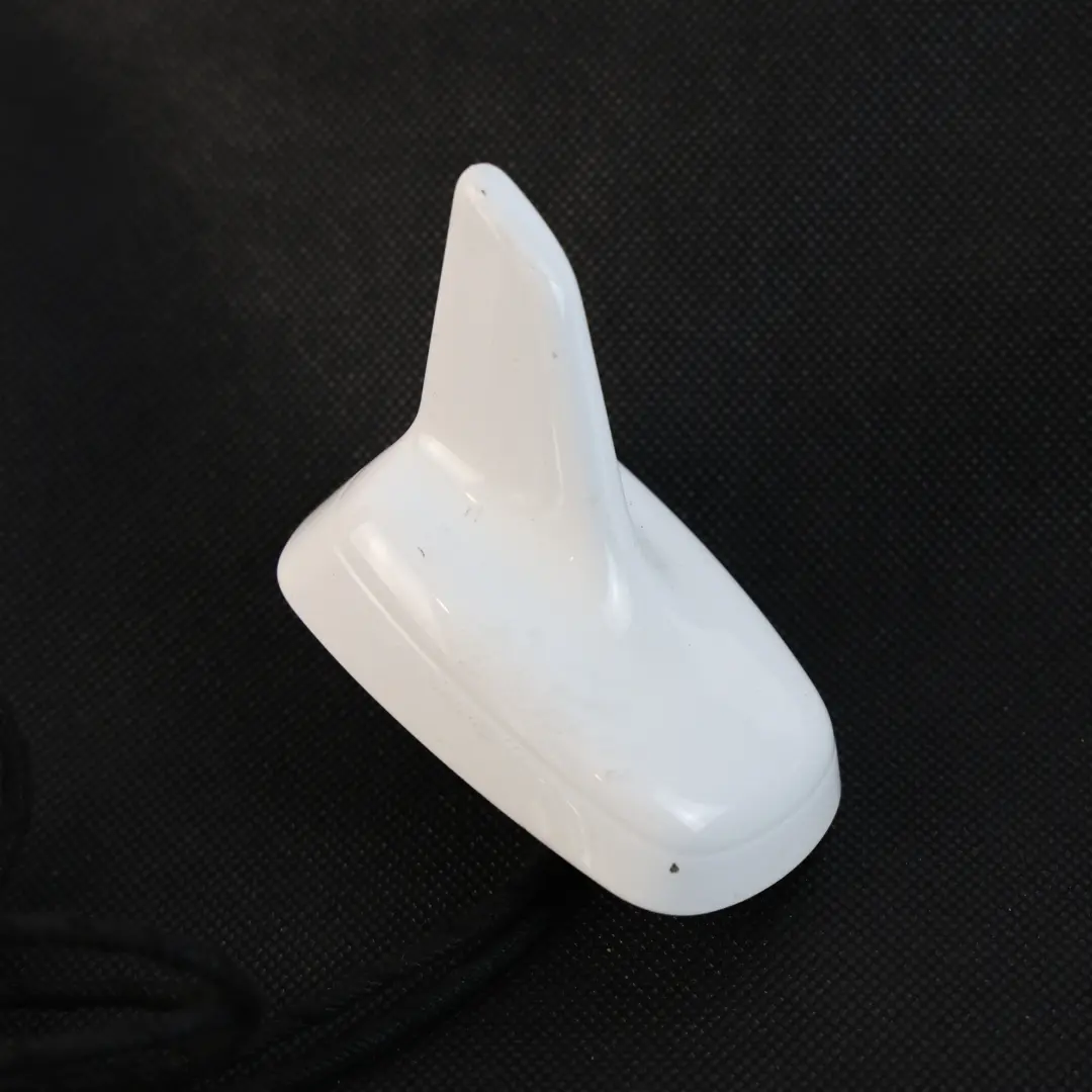 Antena Dachowa Dachu Shark Top Ibis White - Y9C do Audi Q7 4L o numerze 4L0035503L Audi Q7 4L Antena Dachowa Dachu Shark Top Ibis White - Y9C - SKU 4L0035503L-IWH - Numer Części 4L0035503L