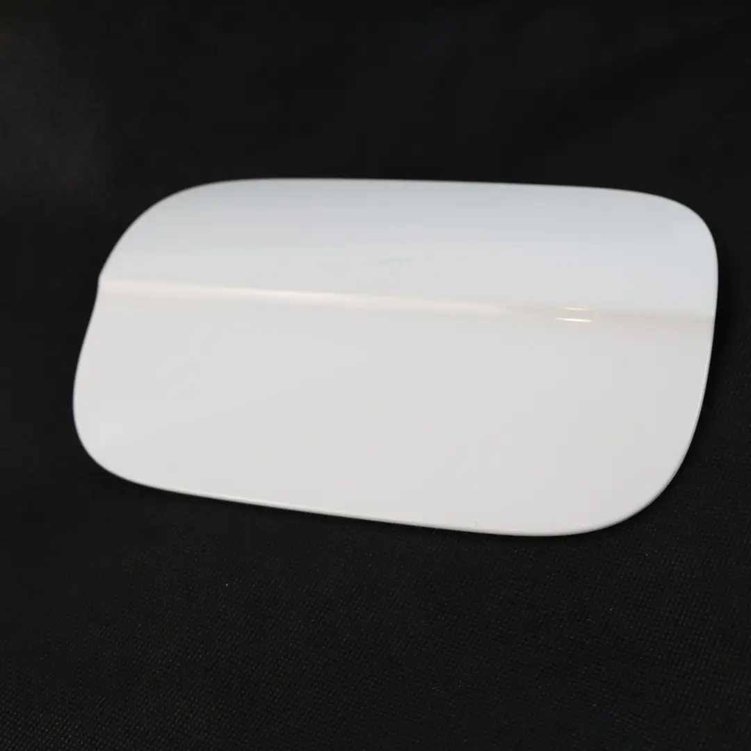 Sportello Tappo Carburante Bianco Ibis Y9C per Audi Q7 4L con numero di parte 4L0809907A Audi Q7 4L Sportello Tappo Carburante Bianco Ibis Y9C - SKU 4L0809907A-IWH - Numero di parte 4L0809907A