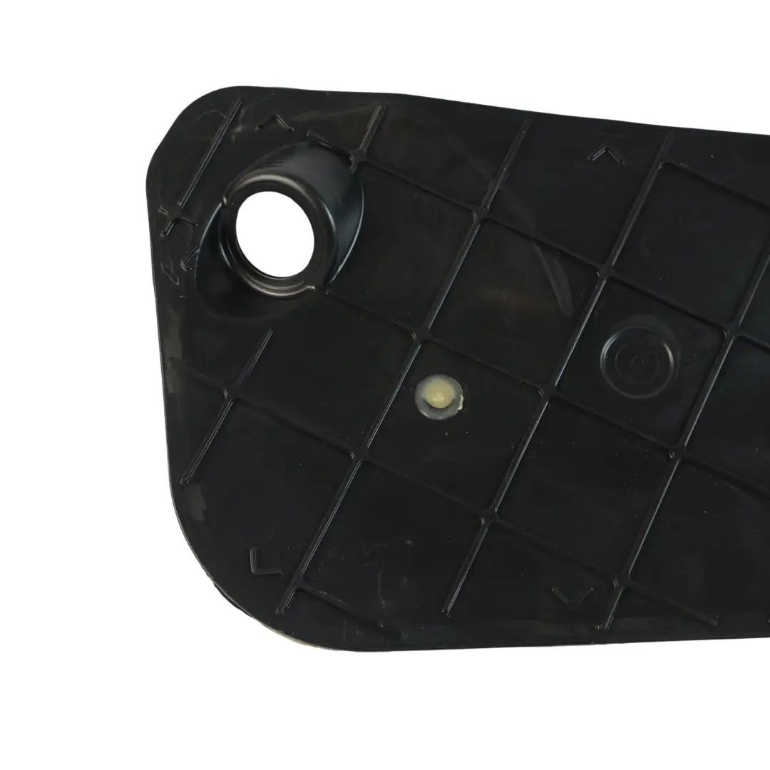 Wewnętrzna Osłona Panelu Zamka Przednich Drzwi Prawa do Audi Q7 4L o numerze 4L0837916 Audi Q7 4L Wewnętrzna Osłona Panelu Zamka Przednich Drzwi Prawa - SKU 4L0837916 - Numer Części 4L0837916