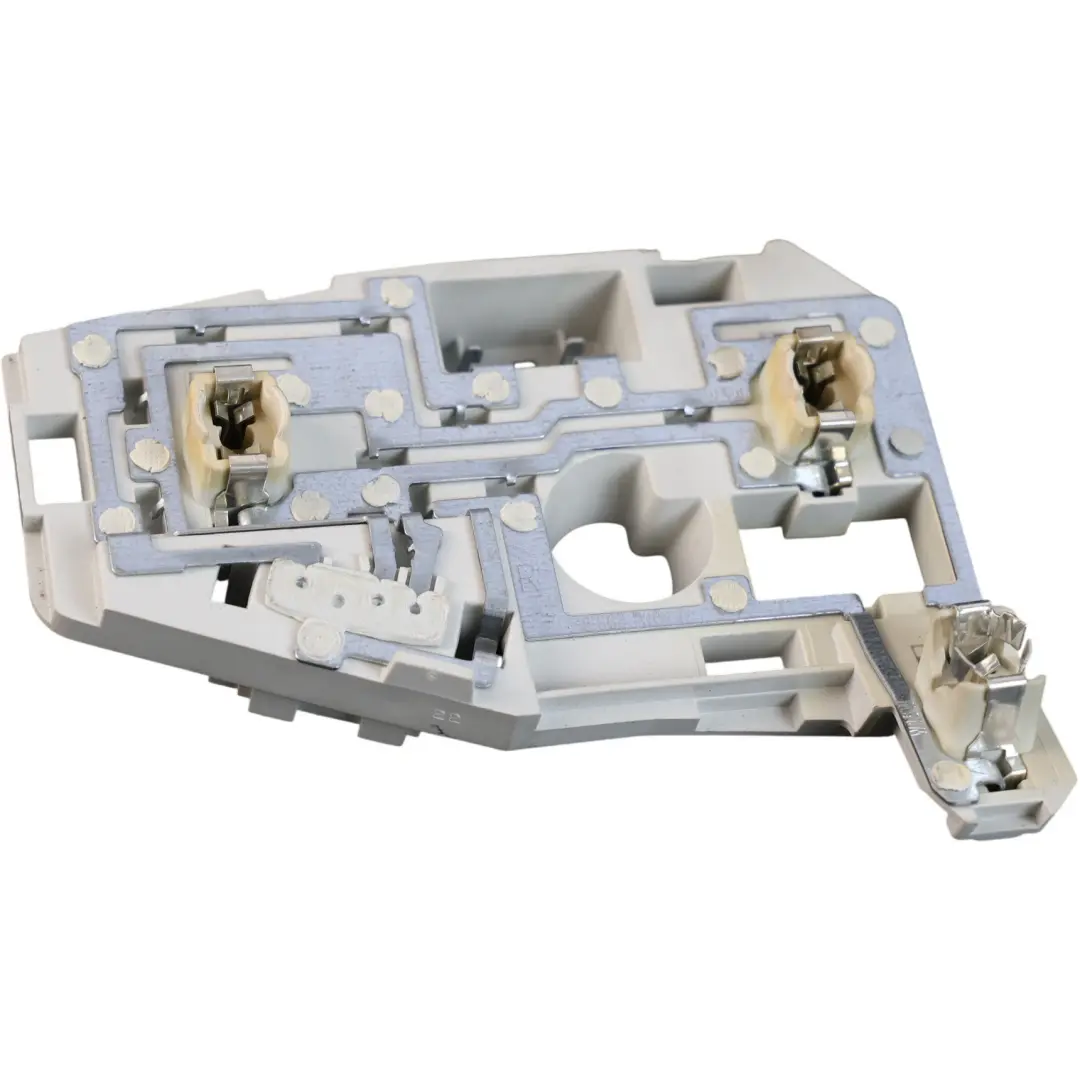 Portalámparas Interior Trasero Derecho para Volkswagen Jetta A6 con número de pieza 5C6945260B Volkswagen Jetta A6 Portalámparas Interior Trasero Derecho - SKU 5C6945260B - Número de pieza 5C6945260B