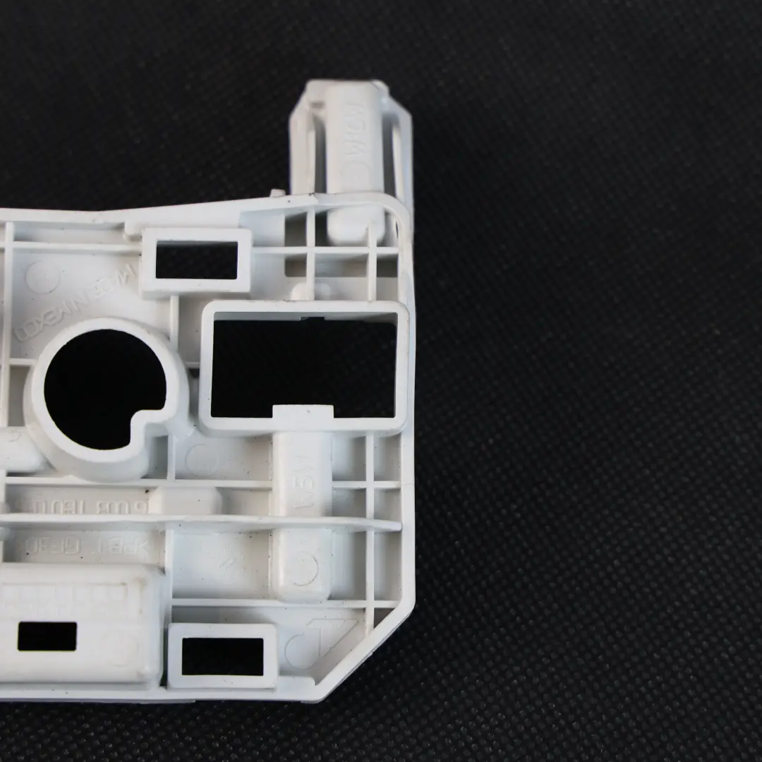 Portalampada Interno Posteriore Destro per Volkswagen Jetta A6 con numero di parte 5C6945260B Volkswagen Jetta A6 Portalampada Interno Posteriore Destro - SKU 5C6945260B - Numero di parte 5C6945260B