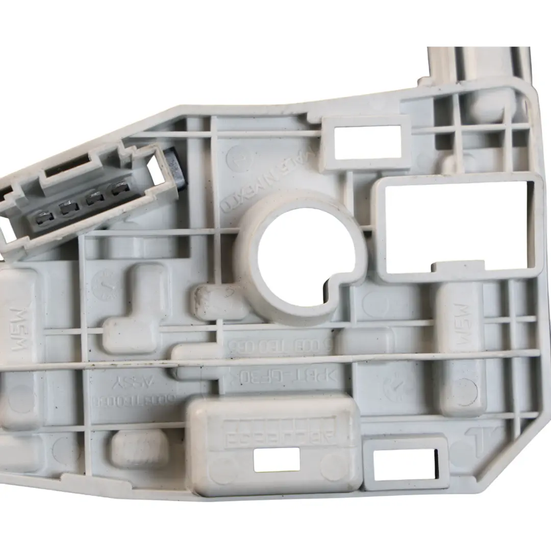 Portalámparas Interior Trasero Derecho para Volkswagen Jetta A6 con número de pieza 5C6945260B Volkswagen Jetta A6 Portalámparas Interior Trasero Derecho - SKU 5C6945260B - Número de pieza 5C6945260B