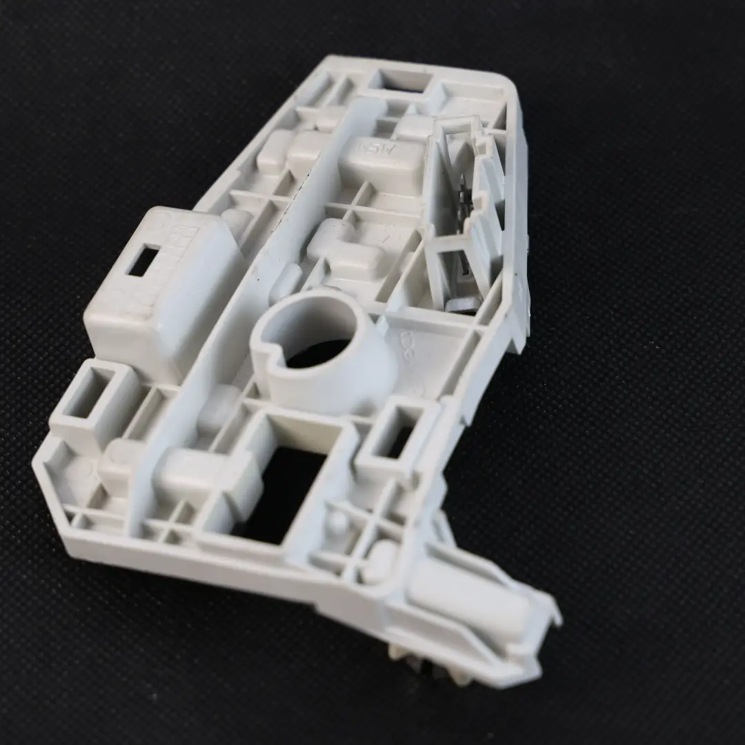 Portalampada Interno Posteriore Destro per Volkswagen Jetta A6 con numero di parte 5C6945260B Volkswagen Jetta A6 Portalampada Interno Posteriore Destro - SKU 5C6945260B - Numero di parte 5C6945260B