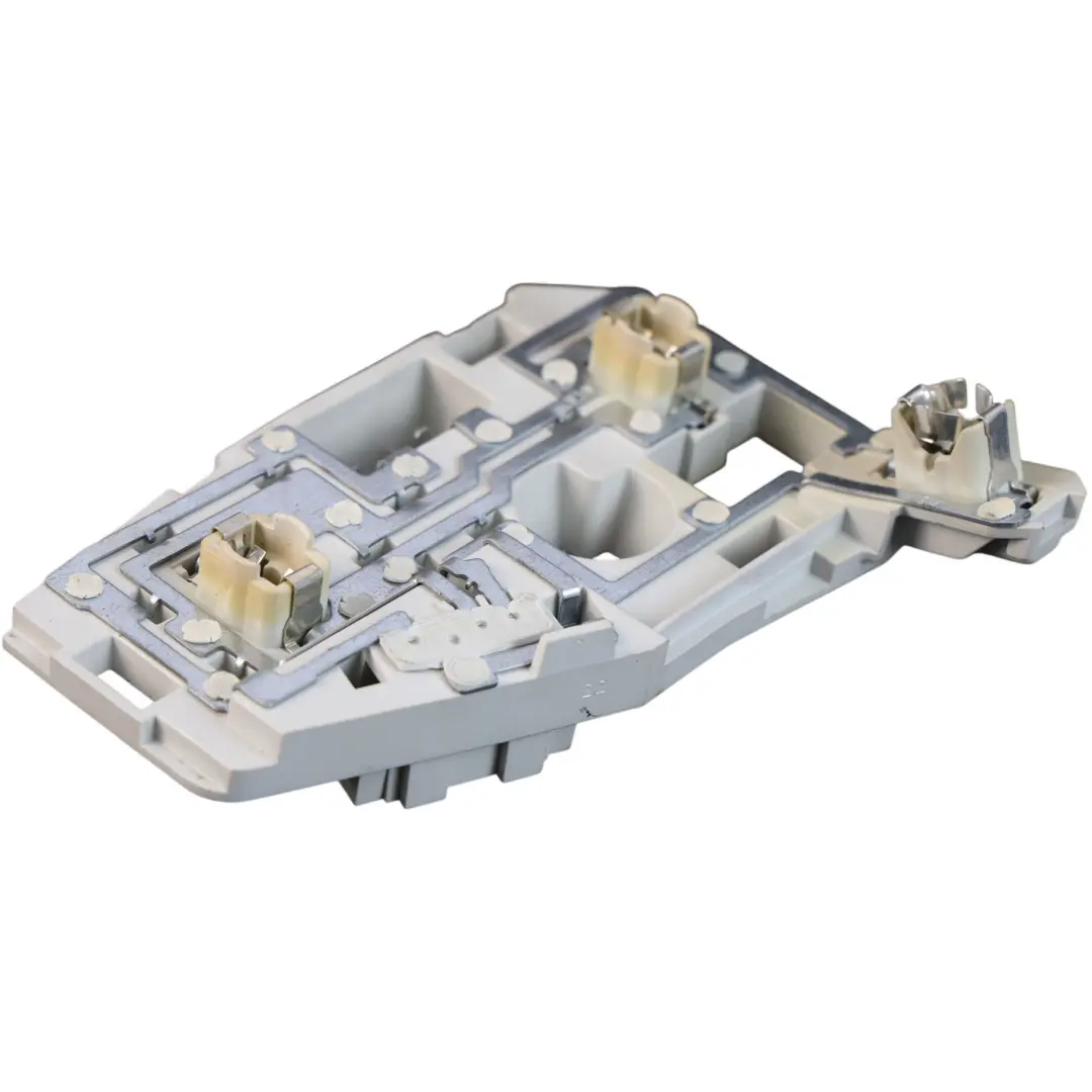 Portalámparas Interior Trasero Derecho para Volkswagen Jetta A6 con número de pieza 5C6945260B Volkswagen Jetta A6 Portalámparas Interior Trasero Derecho - SKU 5C6945260B - Número de pieza 5C6945260B