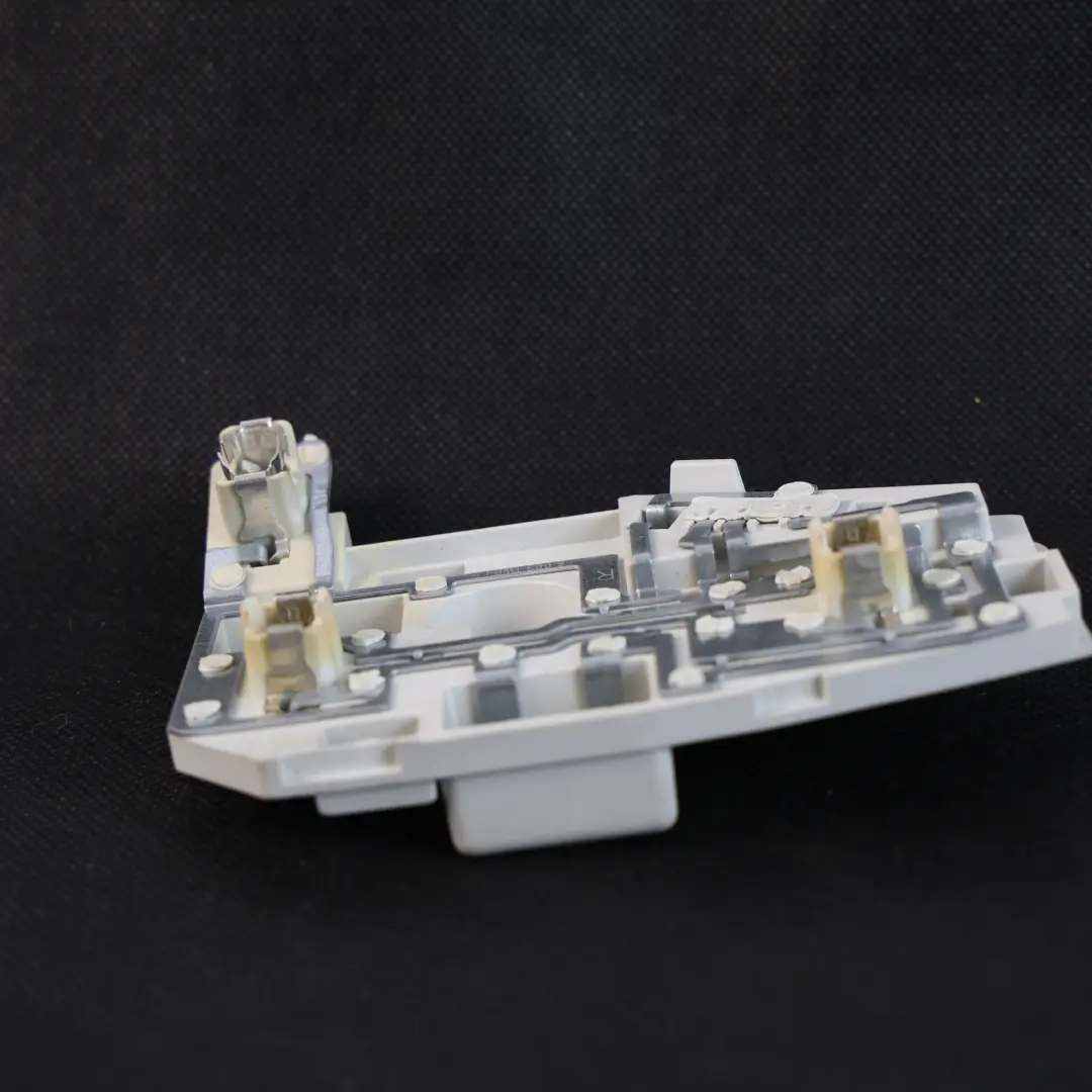 Volkswagen Jetta A6 Support Douille Ampoule Intérieur Arrière Droit - SKU 5C6945260B - Numéro de pièce 5C6945260B