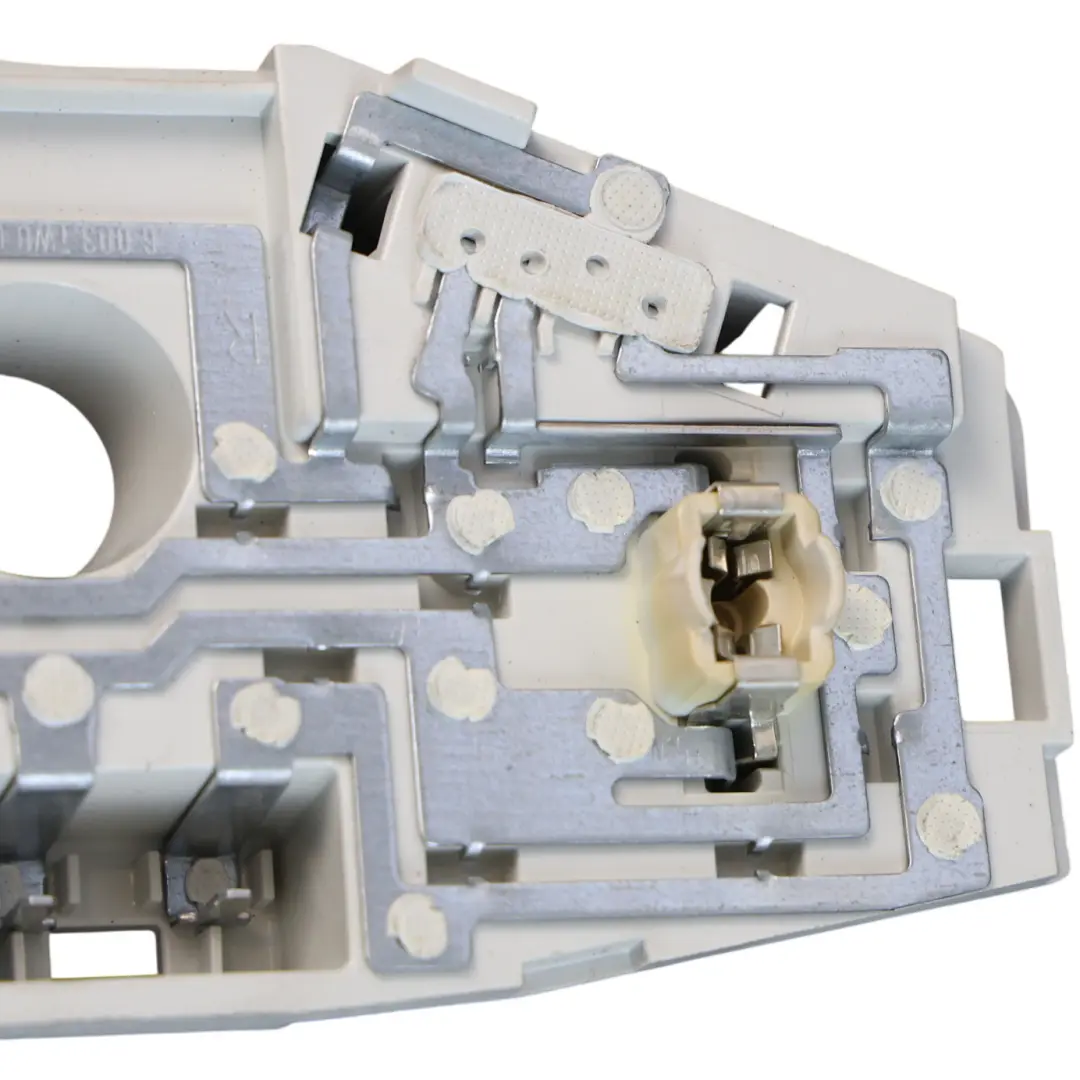 Portalámparas Interior Trasero Derecho para Volkswagen Jetta A6 con número de pieza 5C6945260B Volkswagen Jetta A6 Portalámparas Interior Trasero Derecho - SKU 5C6945260B - Número de pieza 5C6945260B