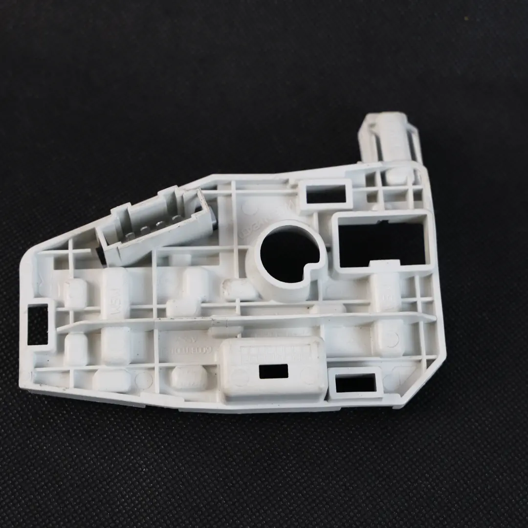 Portalámparas Interior Trasero Derecho para Volkswagen Jetta A6 con número de pieza 5C6945260B Volkswagen Jetta A6 Portalámparas Interior Trasero Derecho - SKU 5C6945260B - Número de pieza 5C6945260B