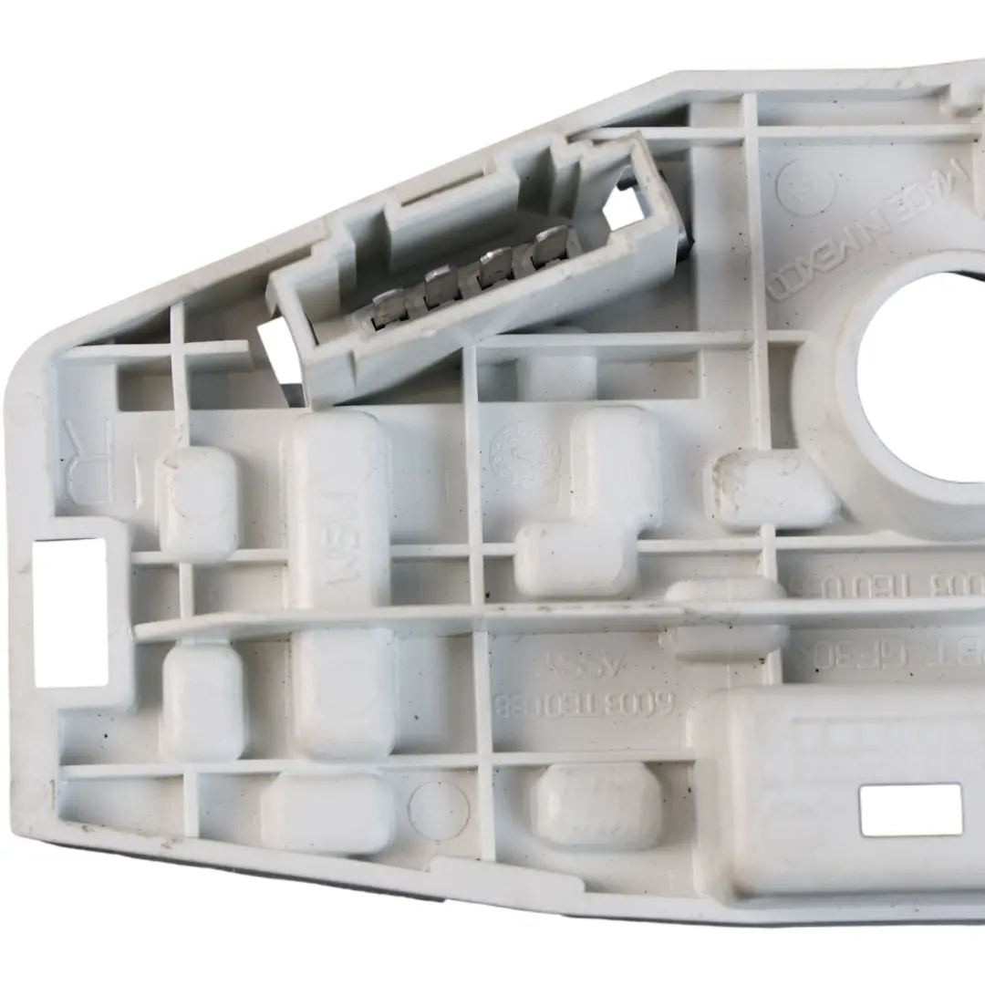 Portalámparas Interior Trasero Derecho para Volkswagen Jetta A6 con número de pieza 5C6945260B Volkswagen Jetta A6 Portalámparas Interior Trasero Derecho - SKU 5C6945260B - Número de pieza 5C6945260B