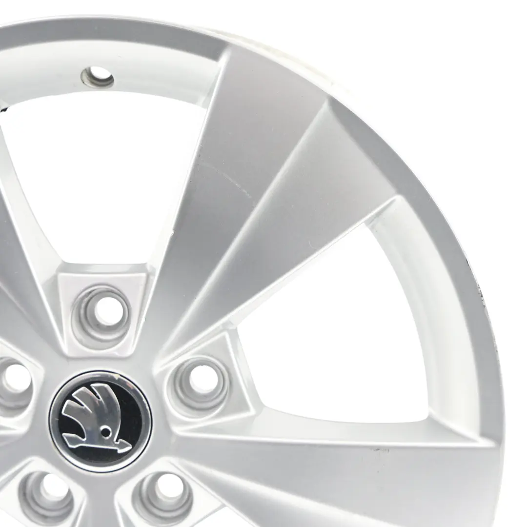 MK3 5E Llanta Aleación Plata 6,5J 16" ET:46 para Skoda Octavia con número de pieza 5E0601025BE Skoda Octavia MK3 5E Llanta Aleación Plata 6,5J 16" ET:46 - SKU 5E0601025BE-1 - Número de pieza 5E0601025BE
