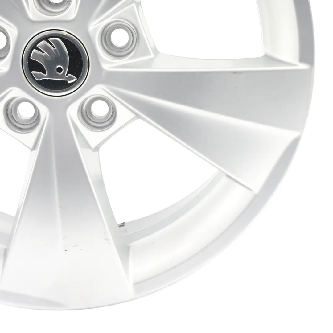 MK3 5E Jante Alliage Argent 6,5J 16" ET:46 pour Skoda Octavia à propos du numéro de pièce 5E0601025BE Skoda Octavia MK3 5E Jante Alliage Argent 6,5J 16" ET:46 - SKU 5E0601025BE-1 - Numéro de pièce 5E0601025BE