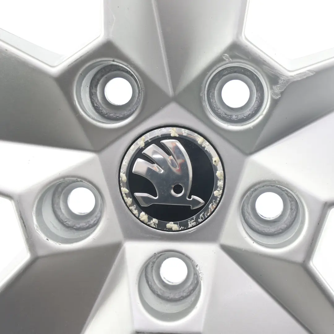 Mk3 5E jante alliage argent 6,5J 16" ET:46 Star Spoke pour Skoda Octavia à propos du numéro de pièce 5E0601025H Skoda Octavia Mk3 5E jante alliage argent 6,5J 16" ET:46 Star Spoke - SKU 5E0601025H-2 - Numéro de pièce 5E0601025H