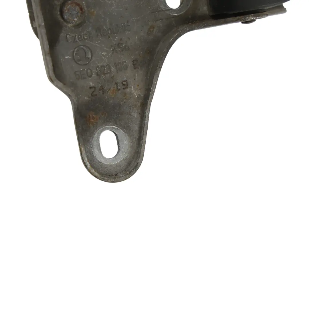 MK3 5E Gancho Seguridad Capó para Skoda Octavia con número de pieza 5E0823186E Skoda Octavia MK3 5E Gancho Seguridad Capó - SKU 5E0823186E - Número de pieza 5E0823186E