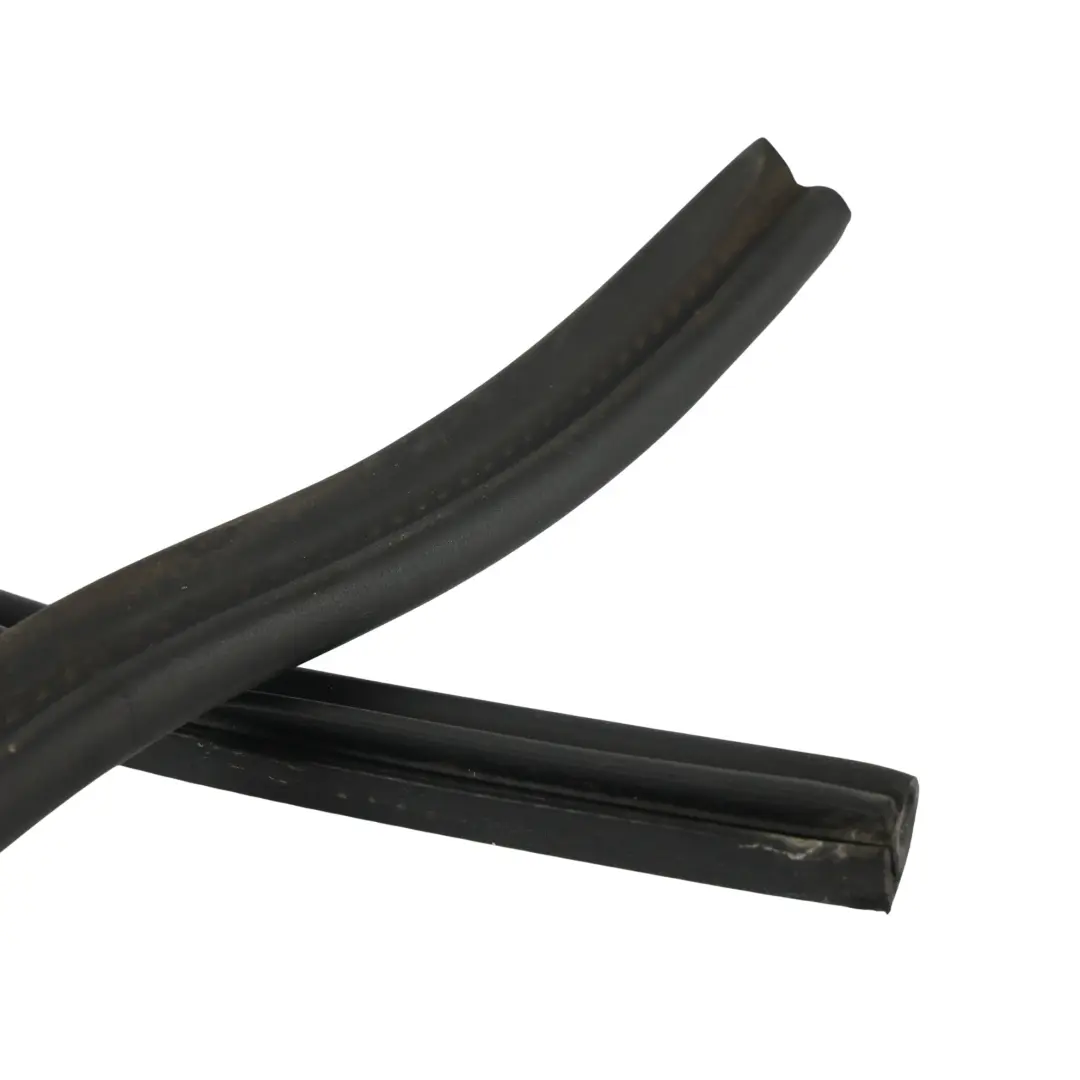 Skoda Superb Mk2 B6 Joint Caoutchouc Cloison Sous Capot - SKU 3T0823723C - Numéro de pièce 5E0823723A