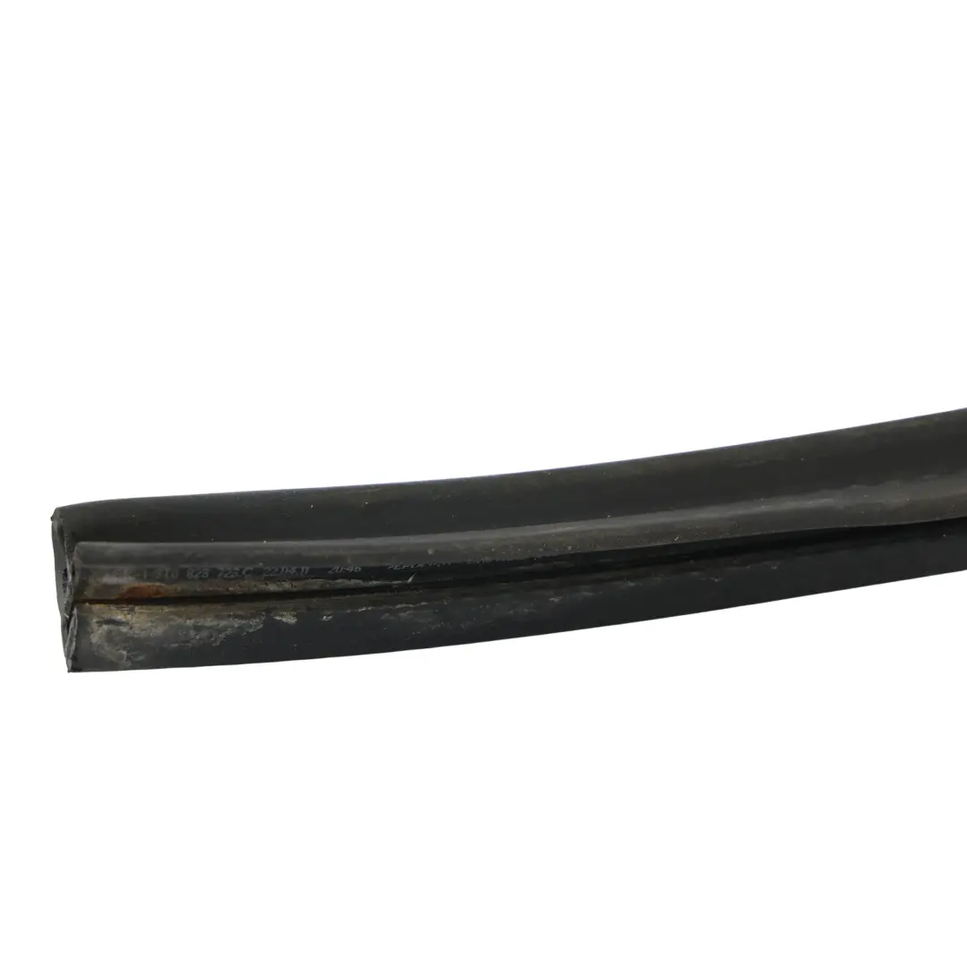 Skoda Superb Mk2 B6 Guarnizione Gomma Paratia Sotto Cofano - SKU 3T0823723C - Numero di parte 5E0823723A